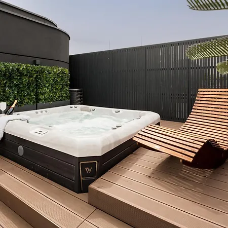 Appartamento Jacuzzi Haven In - Private Terrace & Parking