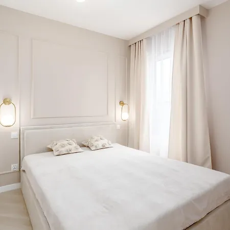 شقة Jacuzzi Haven In - Private Terrace & Parking وارسو