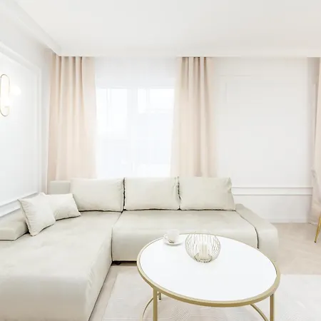 Jacuzzi Haven In - Private Terrace & Parking * 华沙