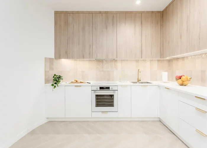 Jacuzzi Haven In - Private Terrace & Parking Varsavia